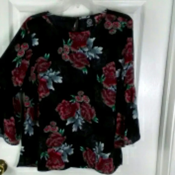 Bodeau, 0032 blk floral top w/bell sleeves, size M - Picture 2 of 7